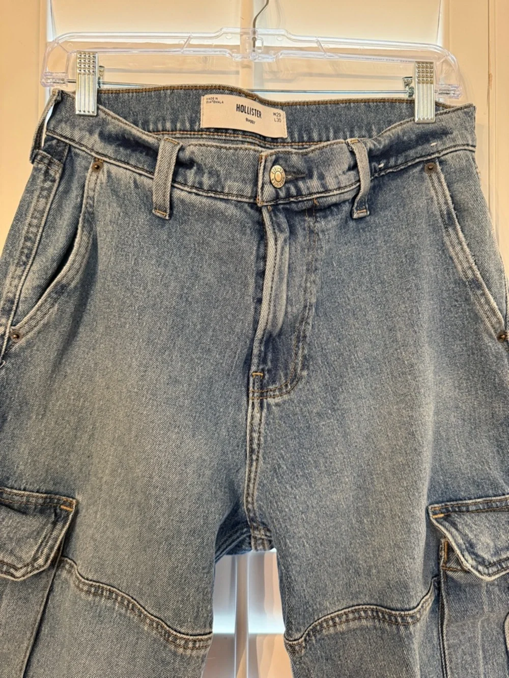Hollister Women'sCargo Cropped Jeans - Picture 4 of 6